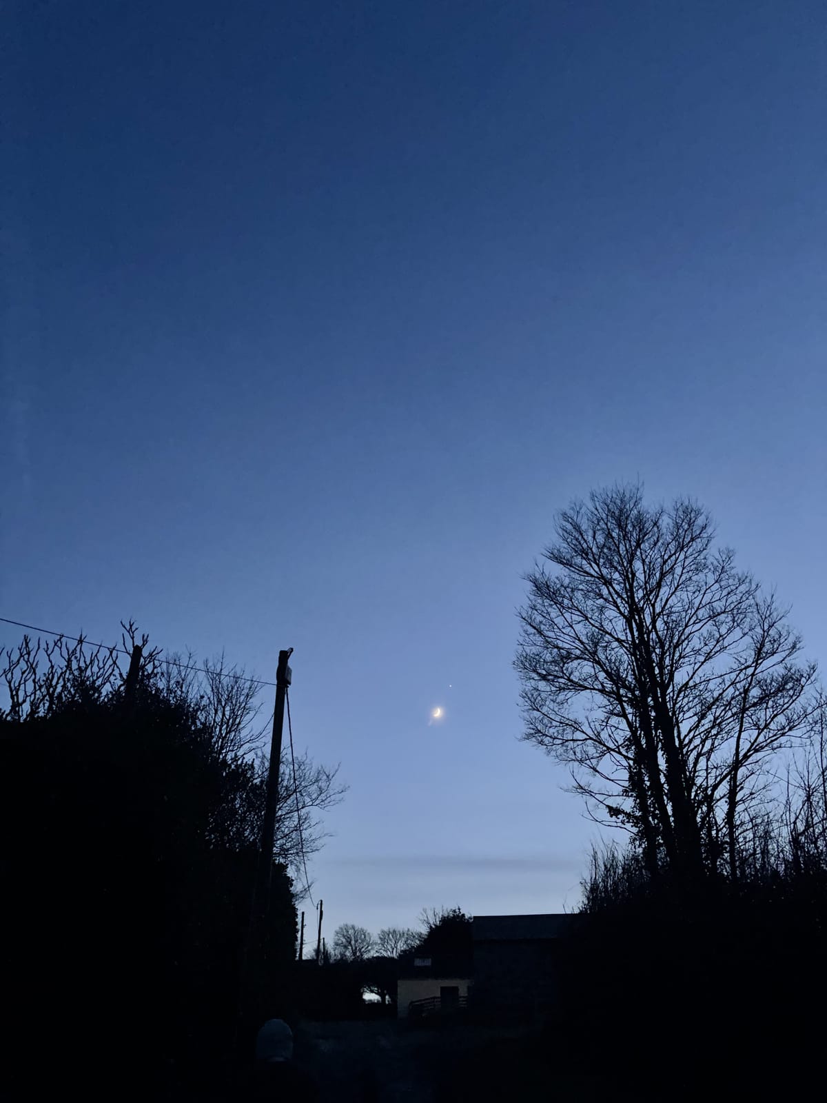 Between the hours of 2:59 and 3:59